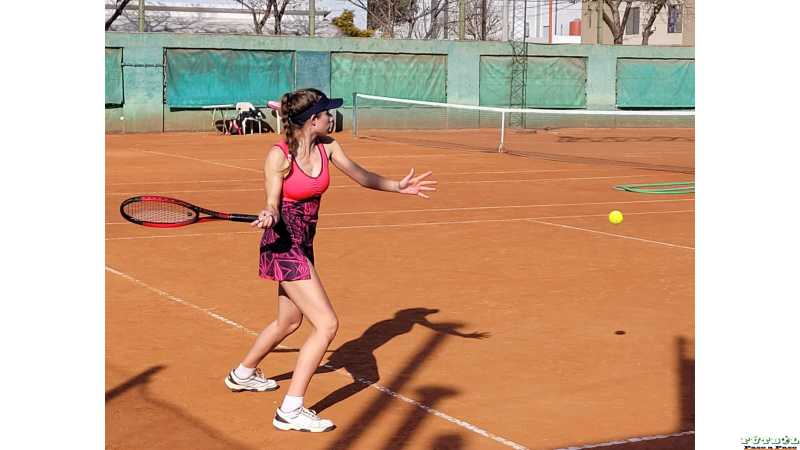 Malena Auce entre las cuatro mejores del Nacional de Tenis
