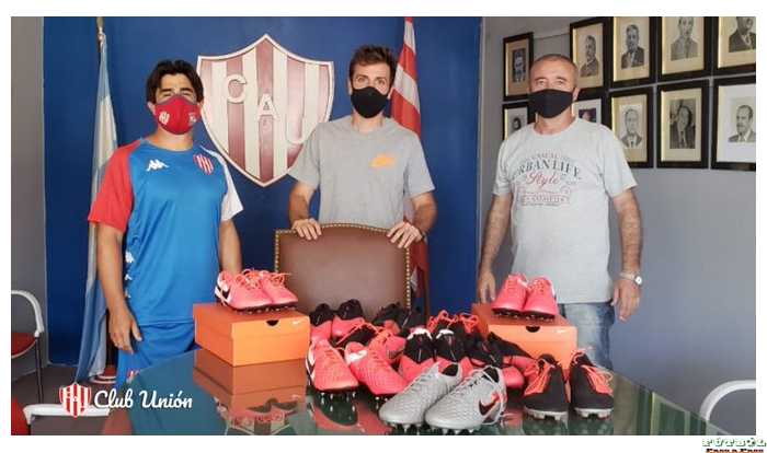 Bruno Pittón, jugador surgido en Unión, realizó la donación de botines para las Divisiones Inferiores del club.