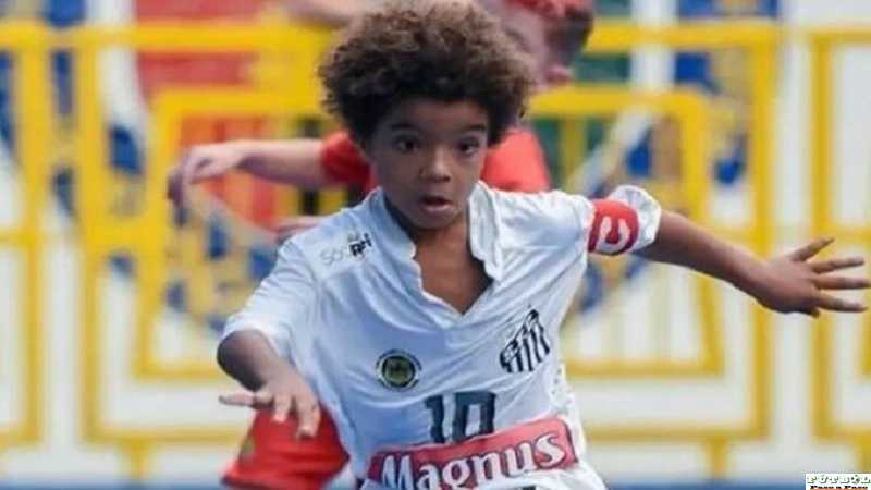 Dicen que será un crack. Kauan Basile juega en Santos de Brasil 8 años