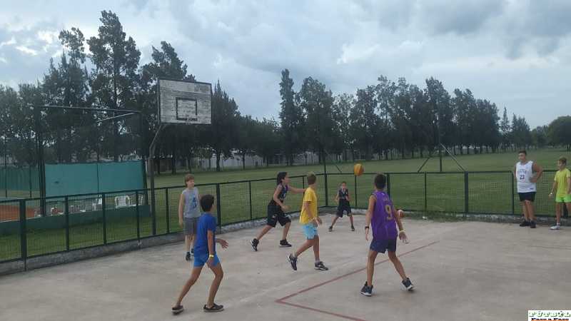 Alma Juniors invita a chicos a sumarse a la práctica del básquet