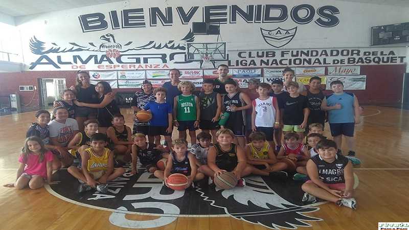 100 chicos cerraron la exitosa Colonia de Almagro con básquet
