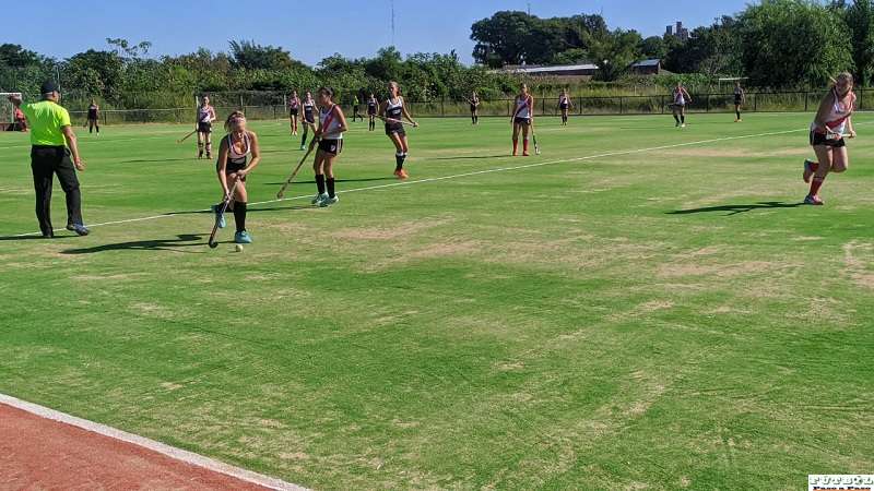 Hockey: Alma Juniors debutó en el Torneo de Verano  