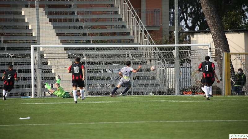  Tato Díaz de Humboldt puso el broche de oro a la victoria de su equipo  El Taranto FC de Italia