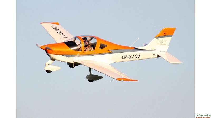 El Aero Club Rafaela presentó la nueva aeronave Tecnam P2002 - Sierra en la sede del club