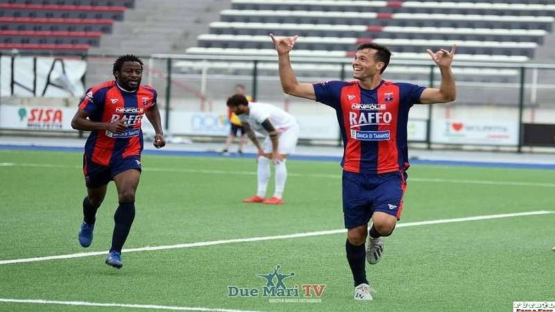 “Tato” Diaz esta feliz concreta goles y quedan 4 fechas para salir campeón