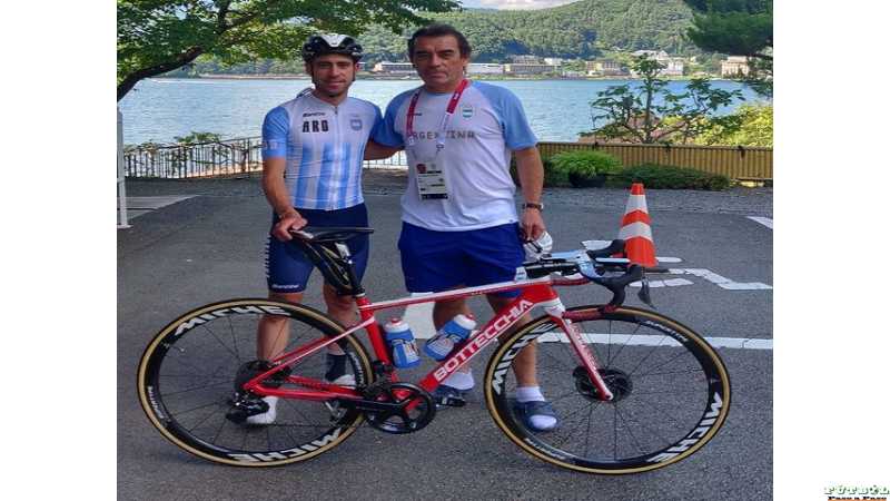 Eduardo Sepulveda y el DT de la Selección Argentina de ciclismo Omar Contreras ya están entrenando en Japón