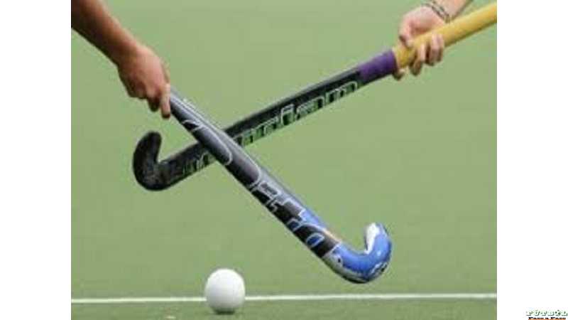 Hockey: Las Lobas se lucieron ante Universitario --- Victoria de las Mamis Alma Jr