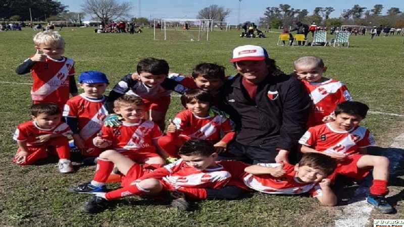 Francisco " Pancho" Felipe despunta el vicio con los pequeños "Ñatitos"