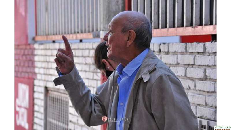 En Unión de Sta Fe , se homenajeó a Orlando "Fantasma" Ruiz  en el mural de las "Glorias Tatengues"