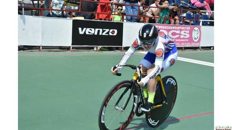 En los 500m damas juniors, Valentina Luna, con un tiempo de 37s542 hizo el nuevo récord argentino para la categoría