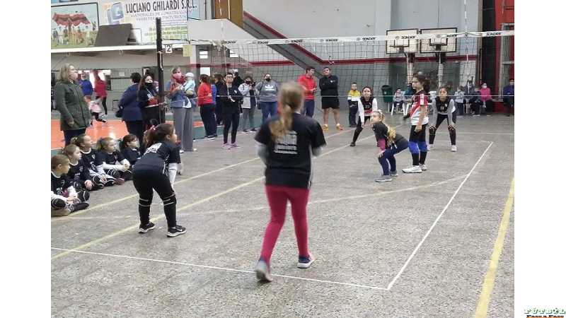Minivóley: las más chicas de Alma Juniors jugaron un encuentro en San Jerónimo Norte