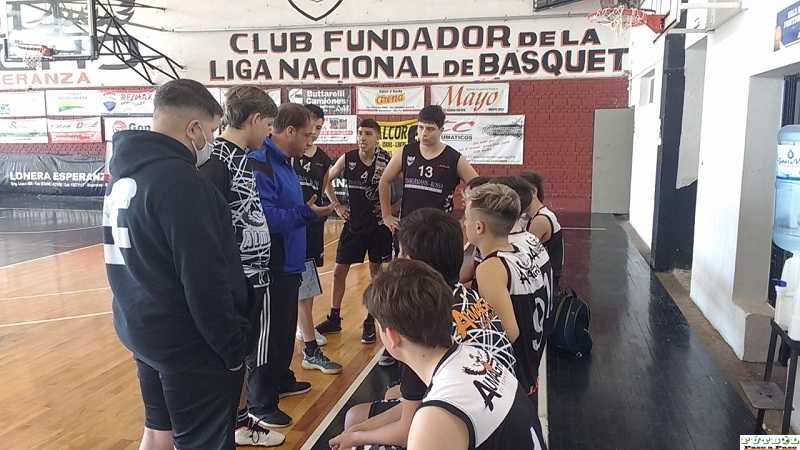 Almagro repartió triunfos con Rivadavia en formativas en Santa Fe