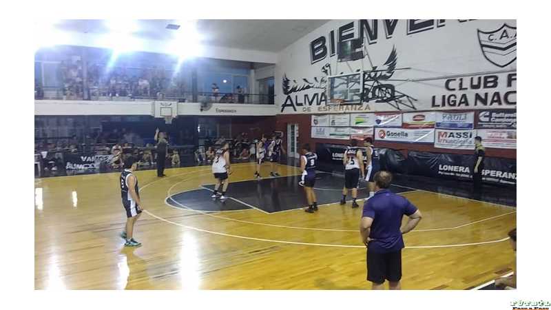 Básquet U17: Alma Juniors venció a Santo Tomé y jugará la final ante Almagro