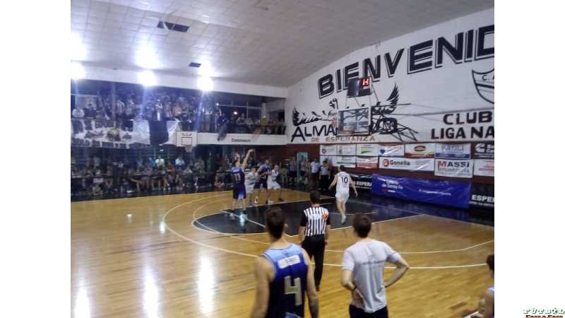Almagro derrotó a Atl.Sastre y el viernes será local en Semifinales
