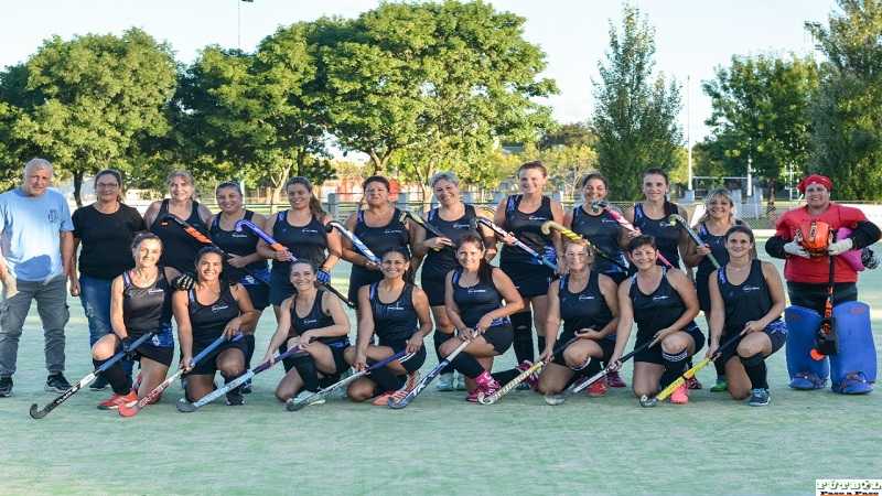 HOCKEY:  Las Mamis de Alma Juniors no pudieron ante Uni Azul