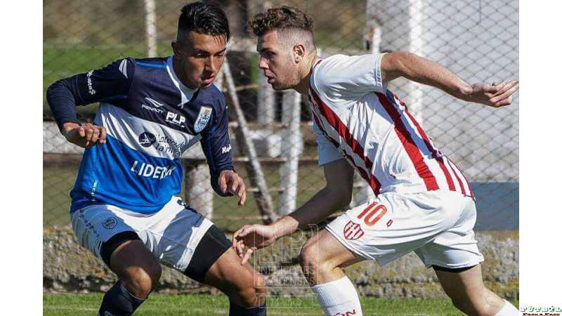 Leonel Bucca se va a jugar a Europa. “Está viajando a Portugal para firmar por 18 meses en Estrela da Amadora de la Primera de Portugal”
