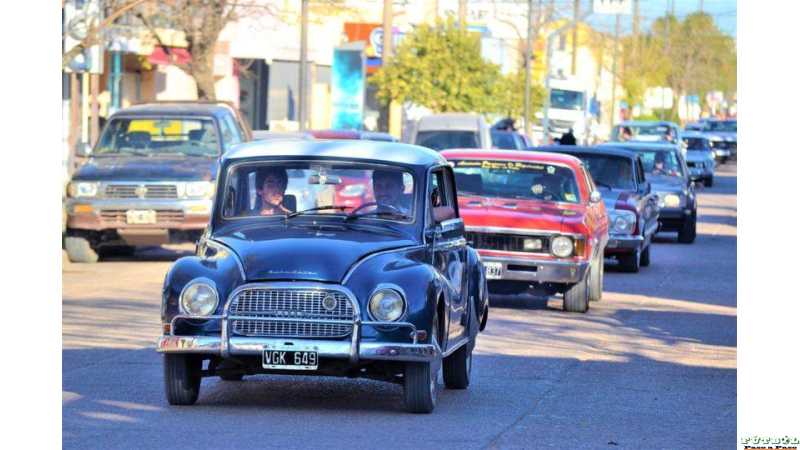 MORTEROS- El próximo sábado 9 de marzo se desarrollará el 8° Encuentro Nocturno de Autos Clásicos y Antiguos.