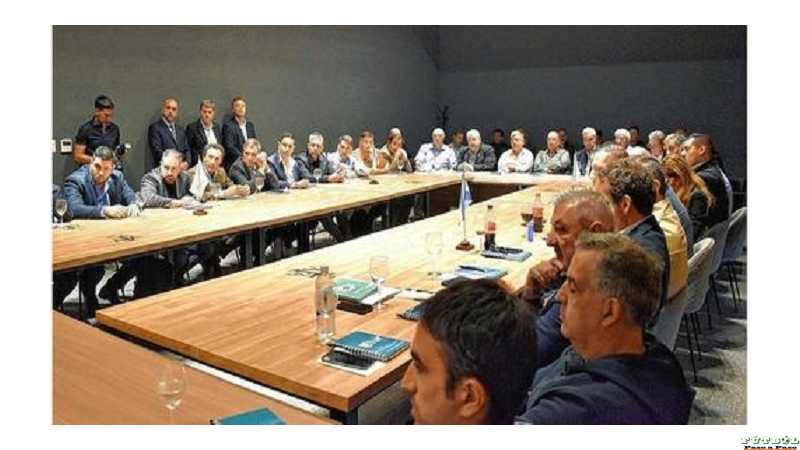 Luis Spahn, titular de Unión, fue uno de los presentes en la reunión convocada por el presidente de AFA, Claudio Tapia, este lunes en el Predio de Ezeiza