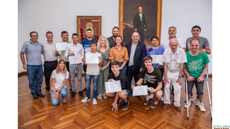 La Municipalidad de Esperanza premió a los deportistas destacados de enero y febrero