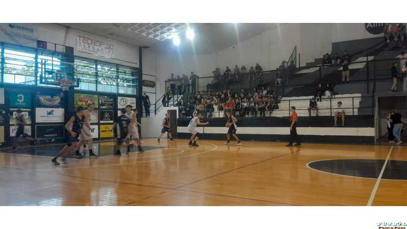 Basquet Alma Juniors recibió a Almagro en una nueva edición del clásico esperancino.U 15 Yy U 17