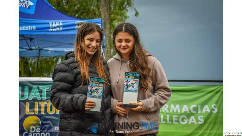 La nadadora Cecilia Tschopp junto a la pedestrista Brenda Villagra del MMTeam de Esperanza, se ubicaron en el 1er. lugar.