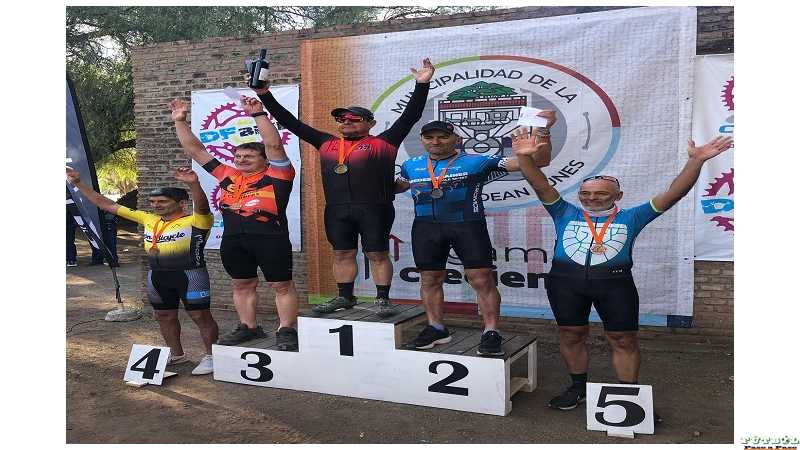 Eduardo Fabian Collomb Dean Funes. Córdoba. 1er Puesto de la Categoría.