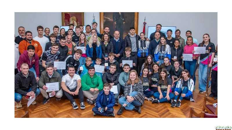 Llevamos a cabo una nueva entrega a los deportistas esperancinos que se destacaron por sus actuaciones