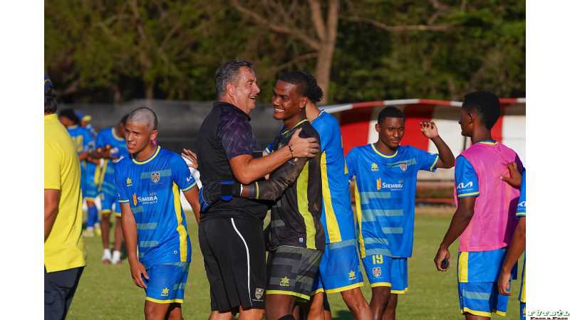 Alejandro Trionfini llevo a la final en 1era División del Fútbol Dominicano.ver 9 fotos