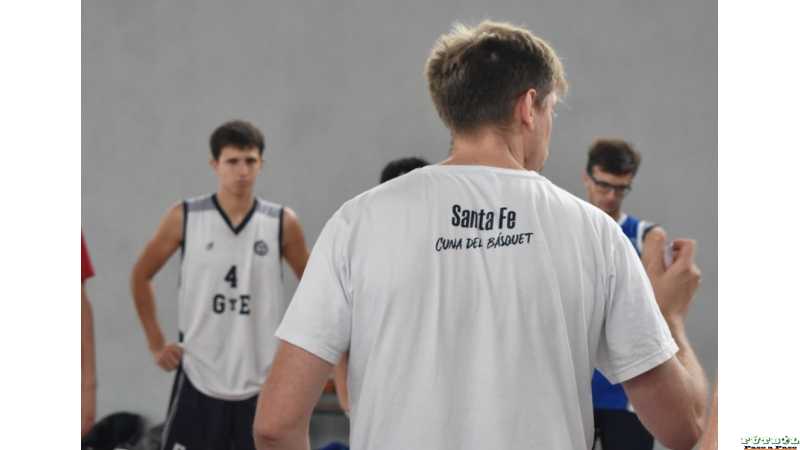 Cuatro basquetbolistas y un DT de Alma Juniors en las selecciones formativas