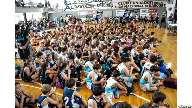 Las FU15 y FU17 de Almagro ganaron las primeras Semifinales y “Encuentro de Minibásquetbol Pepote Spies”