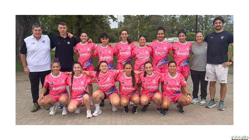 Rugby: cuerpo técnico y jugadoras de Alma Juniors subcampeones del Seven de la República