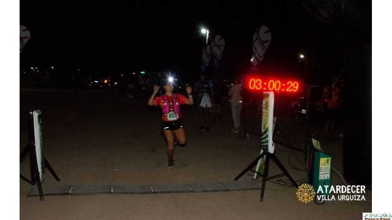 La Esperancina Brenda Villagra 25 km en villa urquiza, carrera de trail, primera en categoría 20-29 años, decima en la general