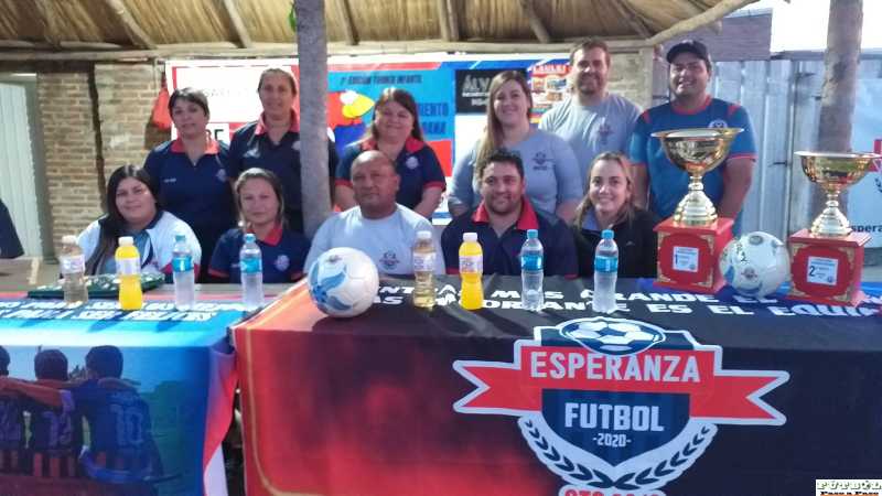 Esperanza Fútbol presentó lo que sera su 1° Torneo con 35 equipos confirmados (Ver 6 fotos)