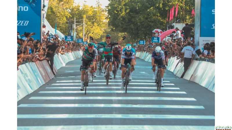 Sam Bennett Festejo en la primera etapa de La Vuelta a San Juan.