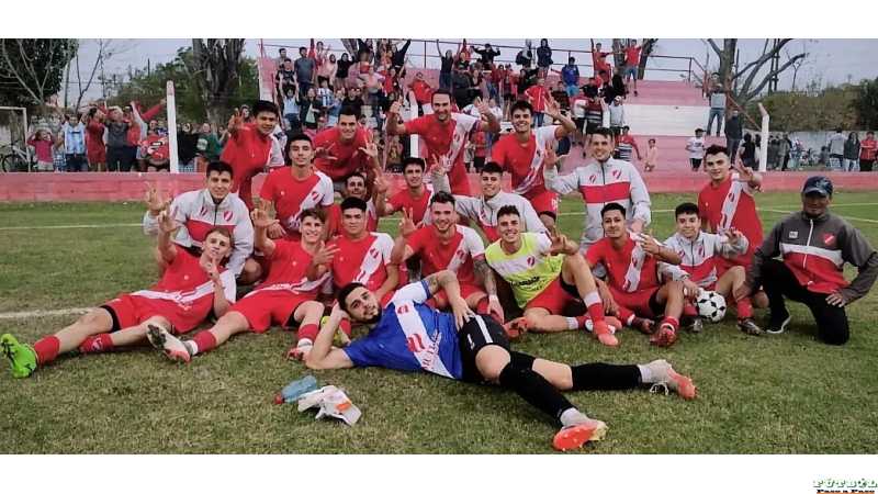 Los Ñatos celebraron al final el clasico frente a Sarmiento de Humboldt correcto partido