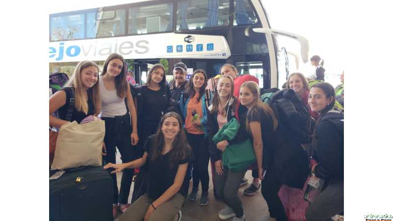 Partieron a los juegos Evita en Mar del plata las chicas de Alma jrs Hockey-- Aqui noticia voley Sub 12