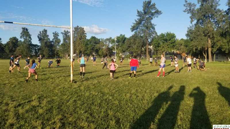 Invitan a chicas y chicos de todas las edades a sumarse al rugby de Alma Juniors