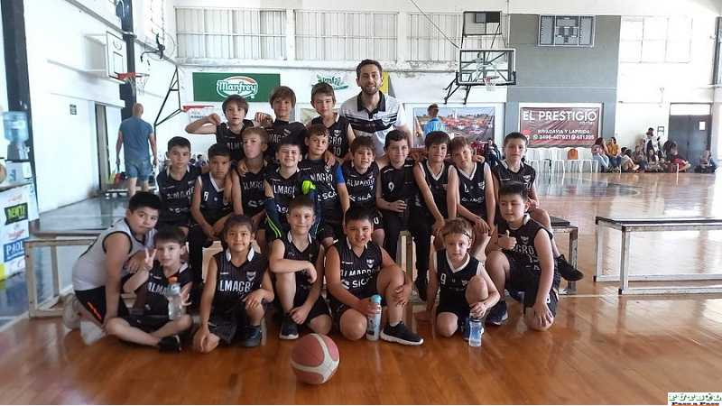 Encuentro de abejitas y escuelitas en el club Almagro de Esperanza