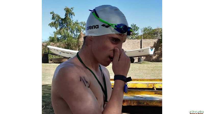 Lucio Clemenz de Humboldt compitio hoy en la maratón del Thompson Paraná en natación 