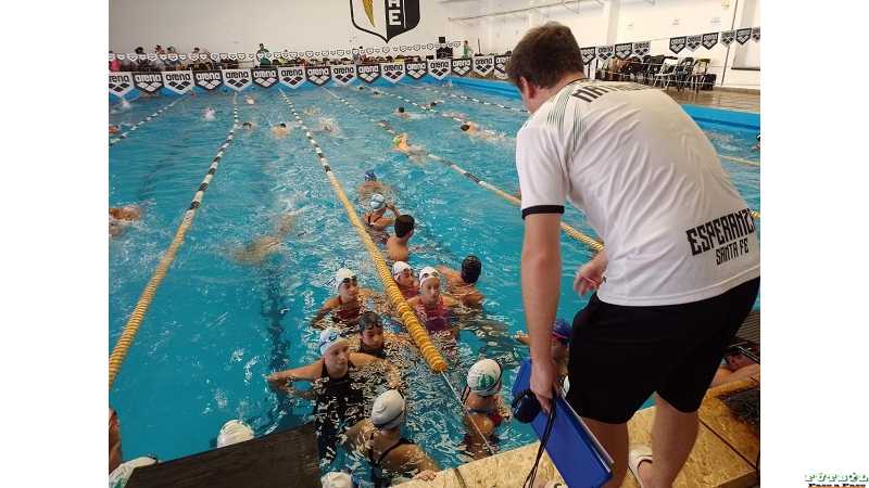 Con 16 nadadores el LTCE participó del Torneo “Verde y Oro”