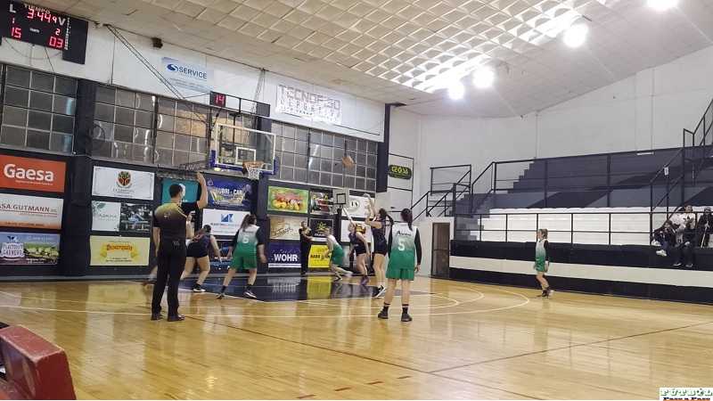 Básquet femenino: Alma Juniors venció a Alumni y enfrentará a Santa Rosa en semis