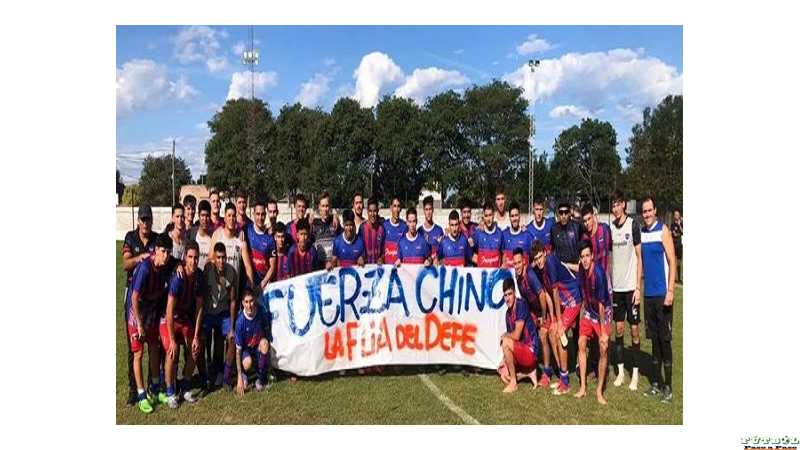 Todo Defensores del Oeste con el Chino Luna futbolista de la entidad