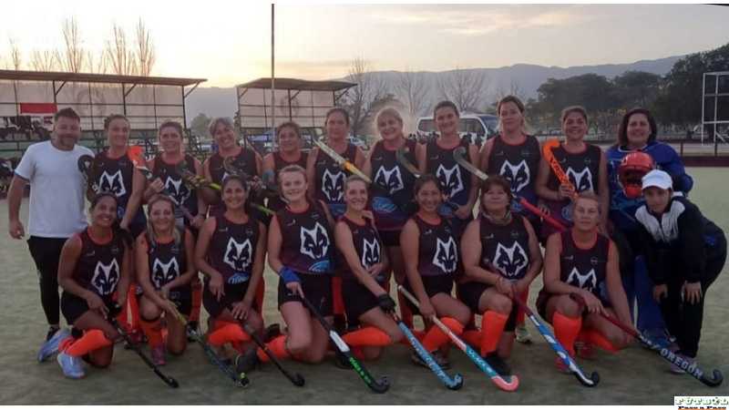 Gran desempeño de Alma Juniors en el torneo nacional de Mamis hockey