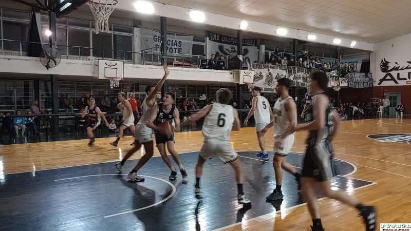 Almagro “A” le ganó a Regatas y el “B” define este domingo