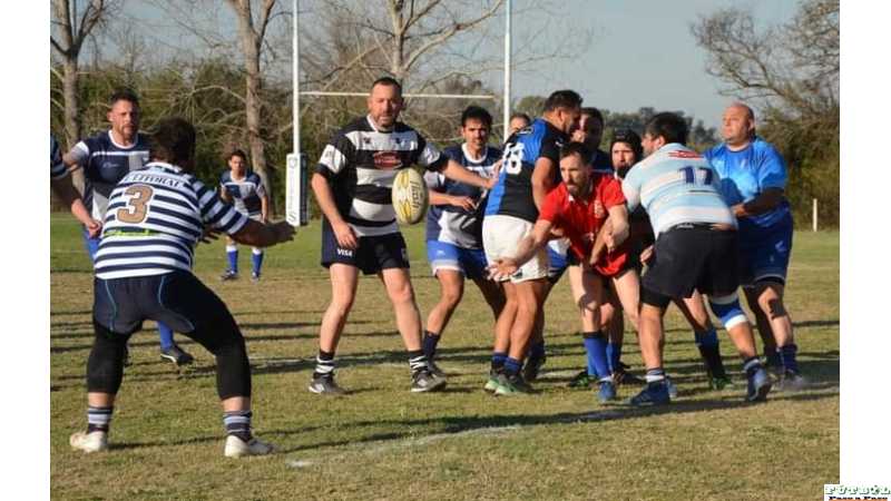Rugby: veteranos de Alma Juniors participaron de un encuentro en Paraná