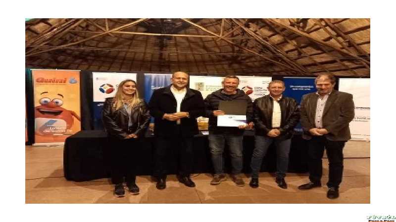 Gobierno de Sta Fe entrego recursos económicos a Ligas El Sr. Daniel Ribero Liga Esperancina de Fútbol en Las Parejas