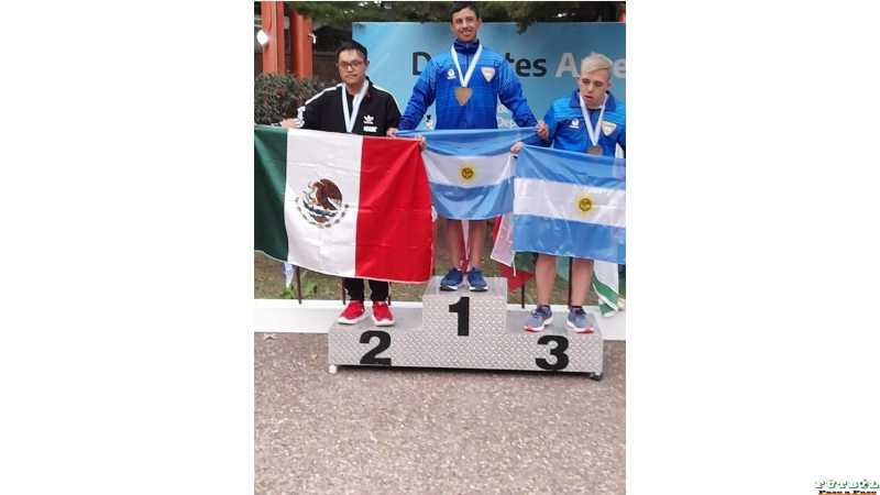 El esperancino Facundo Benítez logró obtener en natación el primer puesto en 50 y 100 metros espalda (VER 5 FOTOS)