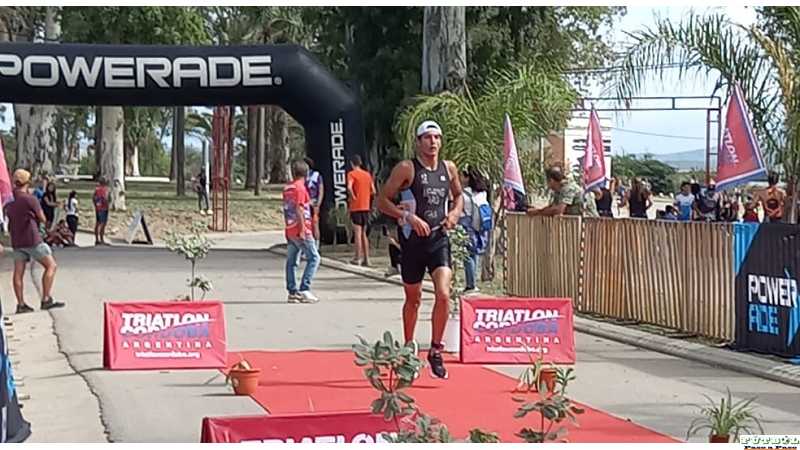 Lisandro Mehring, del LTCE, se consagró Campeón Argentino Junior de Triatlón